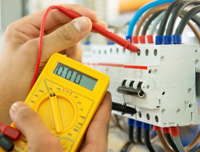 Assistência técnica em sistemas elétricos de armazéns