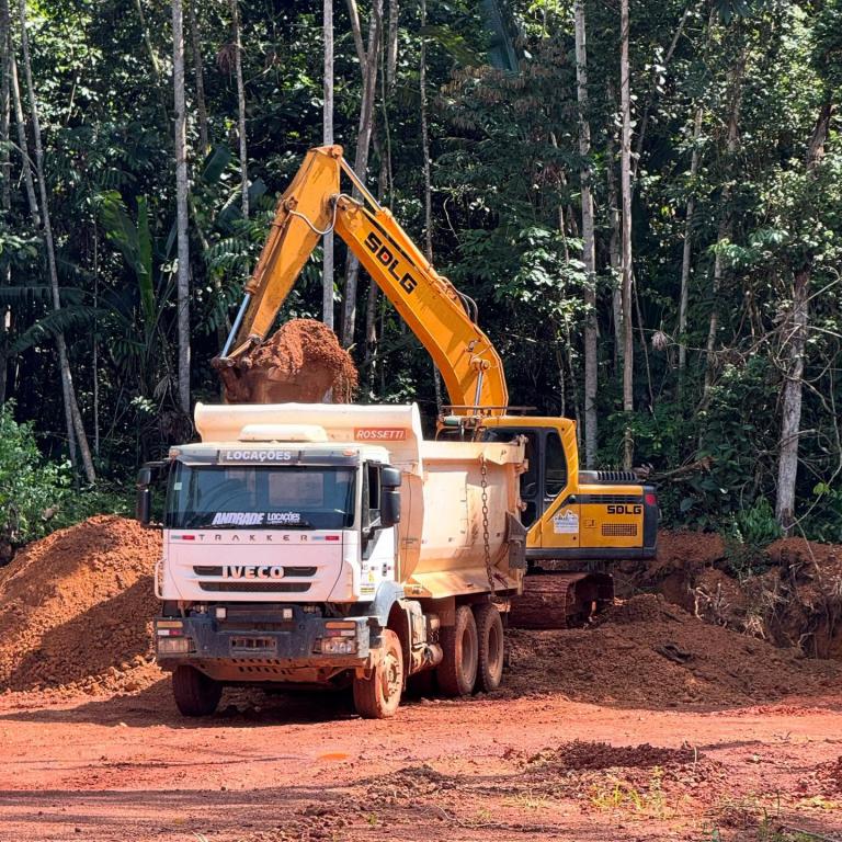 Locação de Escavadeira Hidráulica
