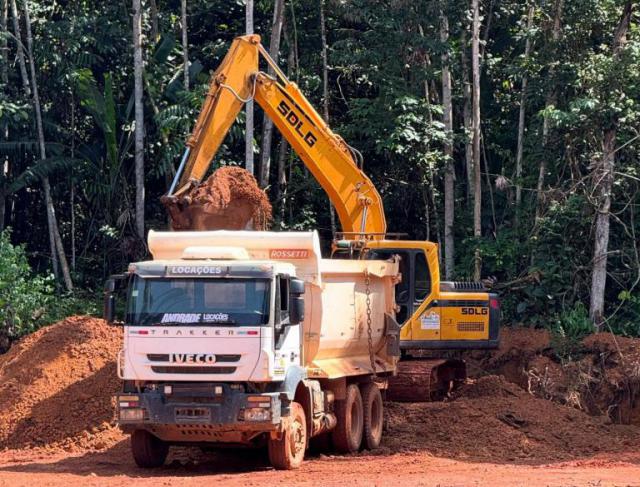 Locação de Escavadeira Hidráulica