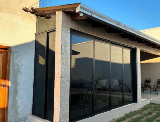 Soluções em Vidraçaria, Esquadrias de Alumínio e Portas Automáticas