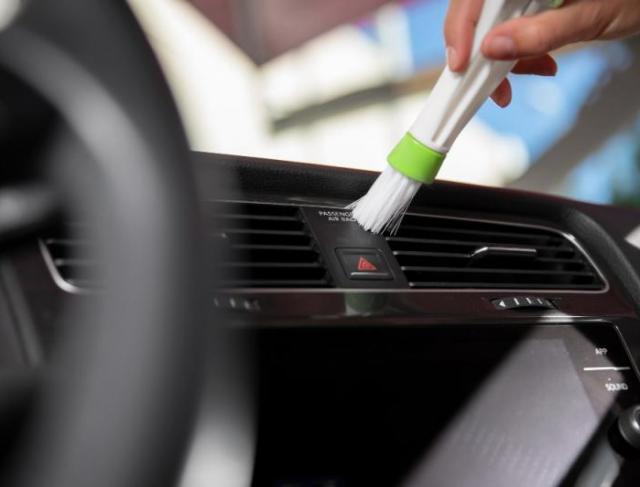 Como tirar cheiro ruim do ar-condicionado do carro?