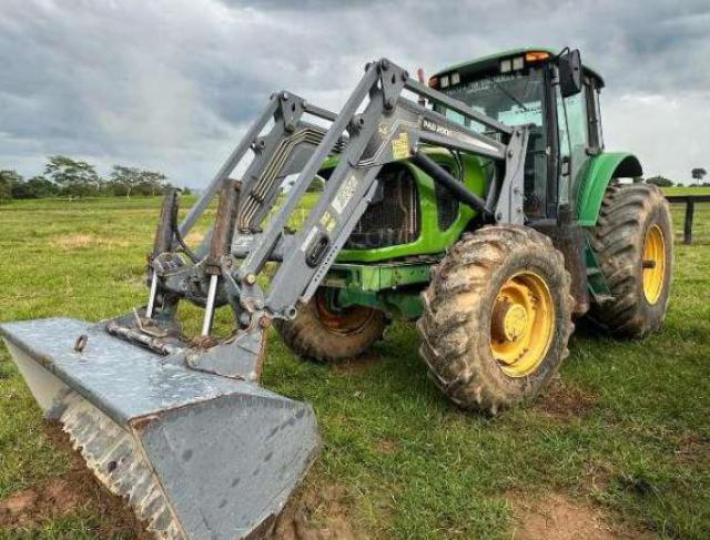 Trator John Deere 6165J